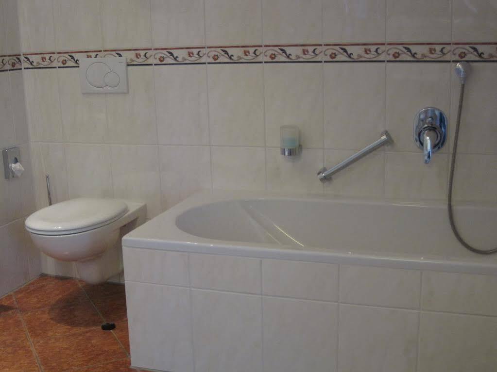 Landhotel Altes Wasserwerk Gbr Freinsheim Ngoại thất bức ảnh